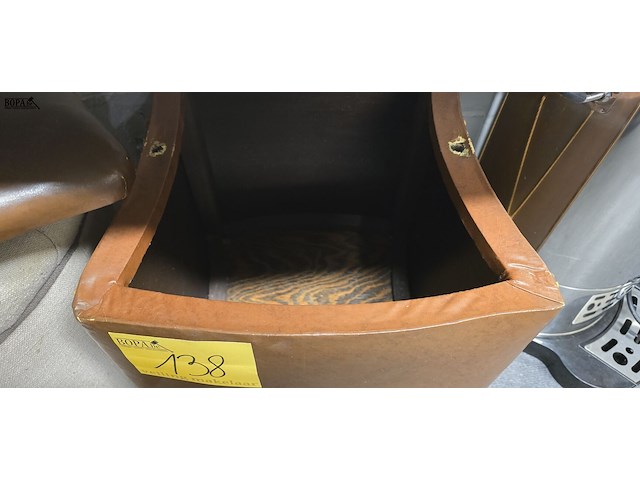 Lot 138 - vintage poef met deksel 2 stuks - afbeelding 5 van  5