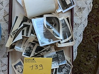 Lot 139 - bestekkoffertjes met oude foto's - afbeelding 4 van  4