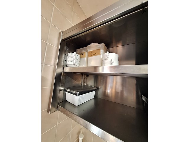 Lot 139 - diversen. inhoud hangkast - afbeelding 2 van  4