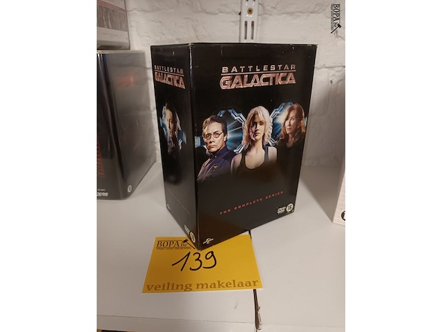 Lot 139 - dvd box battlestar galectica - afbeelding 1 van  2