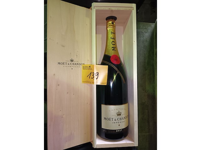 Lot 139 - fles moët & chandon van 3 liter - afbeelding 1 van  3
