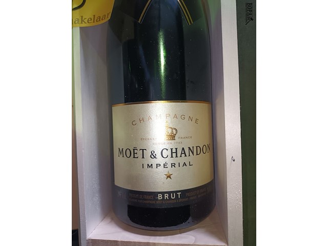 Lot 139 - fles moët & chandon van 3 liter - afbeelding 2 van  3