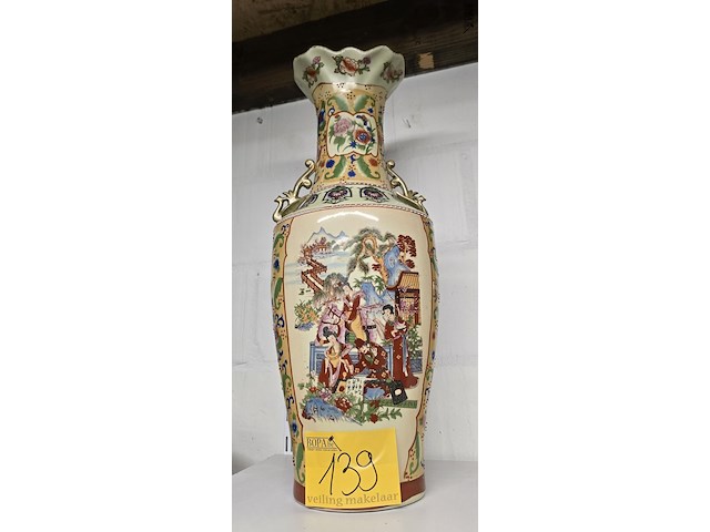 Lot 139 - grote chinese vaas hoogte ong 60 cm - afbeelding 1 van  2