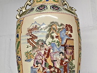 Lot 139 - grote chinese vaas hoogte ong 60 cm - afbeelding 1 van  2