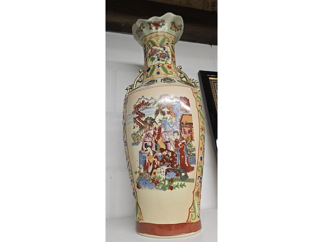 Lot 139 - grote chinese vaas hoogte ong 60 cm - afbeelding 2 van  2