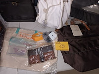 Lot 139 - handtassen en draagtassen. 9 stuks - afbeelding 1 van  4