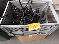 Lot 139 - kledinghangers. 2 dozen - afbeelding 1 van  3