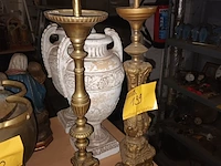 Lot 139 - koperen kerkkandelaars. 2 stuks - afbeelding 2 van  3