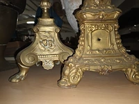 Lot 139 - koperen kerkkandelaars. 2 stuks - afbeelding 3 van  3