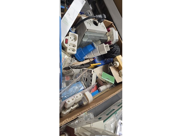 Lot 139 - lot elektrisch materiaal - afbeelding 3 van  3