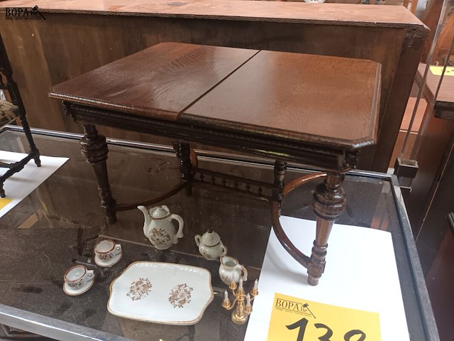 Lot 139 - miniatuur antieke zitbank - afbeelding 1 van  5