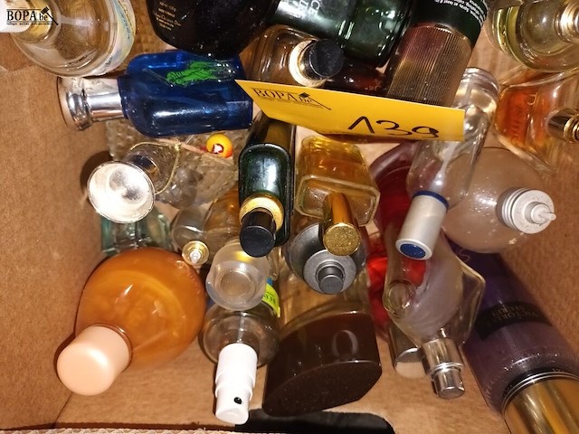 Lot 139 - parfum flessen, aangebroken. 35 stuks - afbeelding 4 van  4