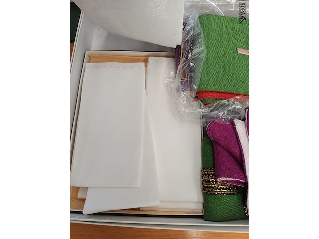 Lot 139 - priestersjaals en doekjes. 13 stuks - afbeelding 2 van  5