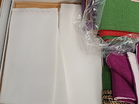 Lot 139 - priestersjaals en doekjes. 13 stuks - afbeelding 2 van  5