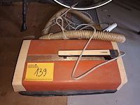 Lot 139 - retro stofzuiger acec - afbeelding 1 van  3