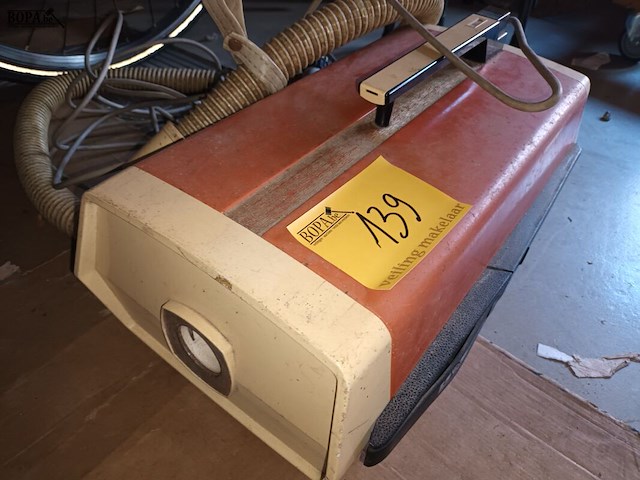 Lot 139 - retro stofzuiger acec - afbeelding 3 van  3