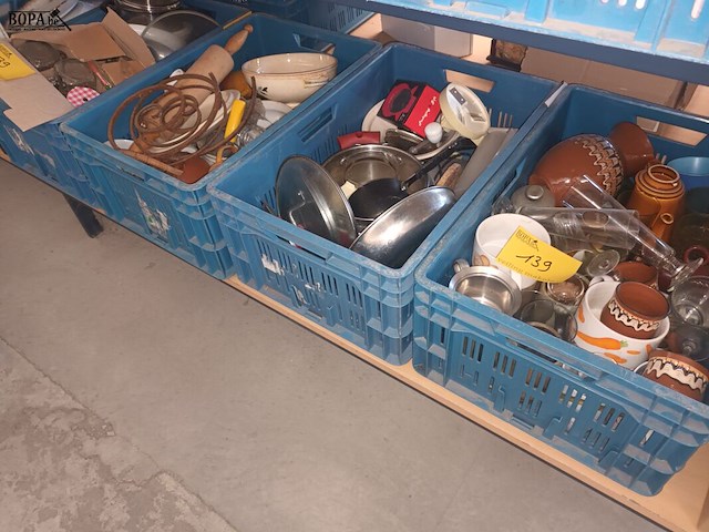 Lot 139 - servies en keukengerei. 4 bakken - afbeelding 1 van  5