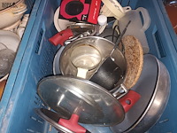 Lot 139 - servies en keukengerei. 4 bakken - afbeelding 3 van  5