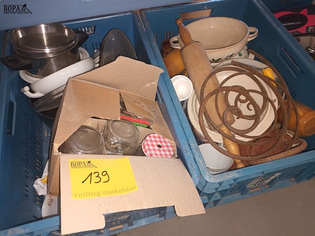 Lot 139 - servies en keukengerei. 4 bakken - afbeelding 5 van  5