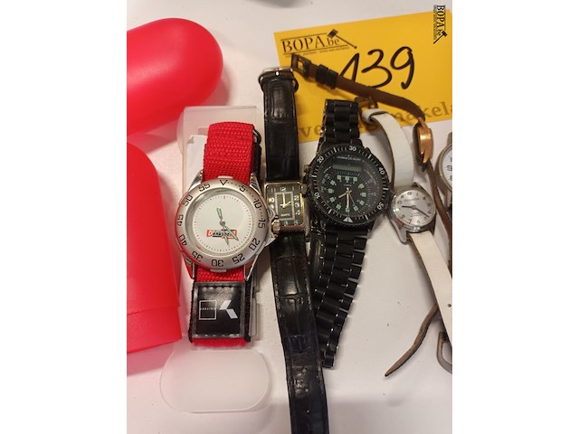 Lot 139 - vintage horloges. 10 stuks - afbeelding 2 van  3