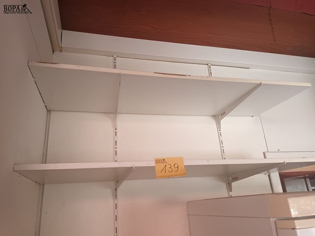 Lot 139 - wandrekken op railsysteem. 2 stuks - afbeelding 2 van  3