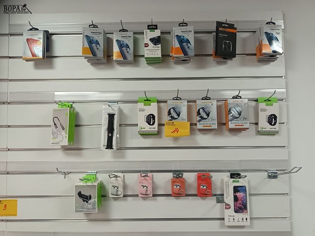Lot 14 - accessoires voor gsm en smartwatch. 48 stuks - afbeelding 2 van  6