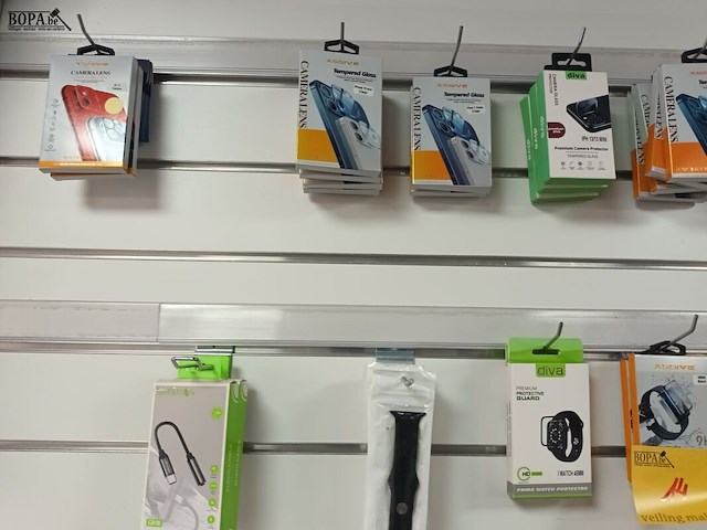 Lot 14 - accessoires voor gsm en smartwatch. 48 stuks - afbeelding 3 van  6