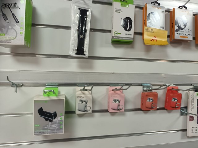 Lot 14 - accessoires voor gsm en smartwatch. 48 stuks - afbeelding 5 van  6
