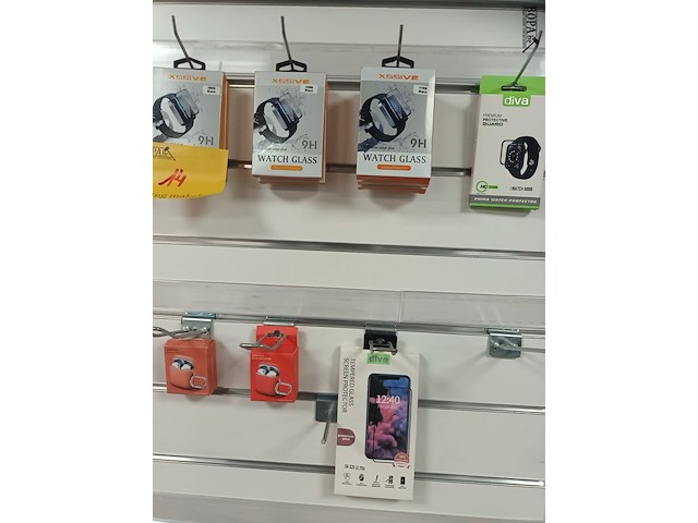 Lot 14 - accessoires voor gsm en smartwatch. 48 stuks - afbeelding 6 van  6