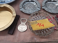 Lot 14 - asbakken en flessenopeners. 18 stuks - afbeelding 5 van  5