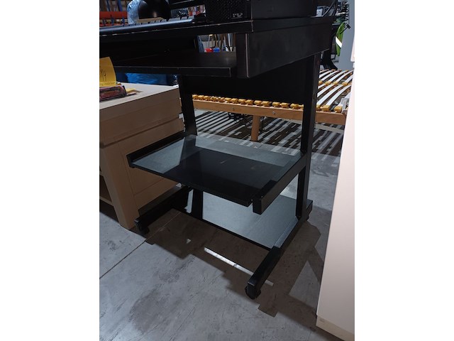 Lot 14 - computertafel - afbeelding 2 van  4