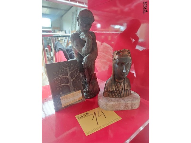 Lot 14 - decoratieve beelden waarvan 1 brons - afbeelding 1 van  2