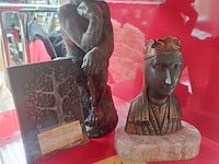 Lot 14 - decoratieve beelden waarvan 1 brons