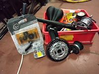 Lot 14 - fietsonderdelen en werkgerief oa. shimano