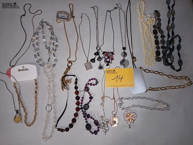 Lot 14 - halskettingen. 21 stuks - afbeelding 1 van  5