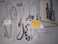 Lot 14 - halskettingen. 21 stuks - afbeelding 1 van  5