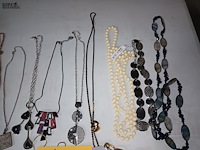 Lot 14 - halskettingen. 21 stuks - afbeelding 4 van  5