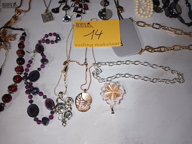 Lot 14 - halskettingen. 21 stuks - afbeelding 5 van  5