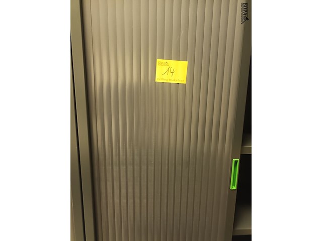 Lot 14 - hoge roldeurkast - afbeelding 2 van  2
