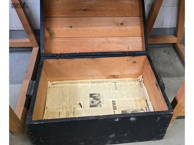 Lot 14 - houten koffer - afbeelding 2 van  2