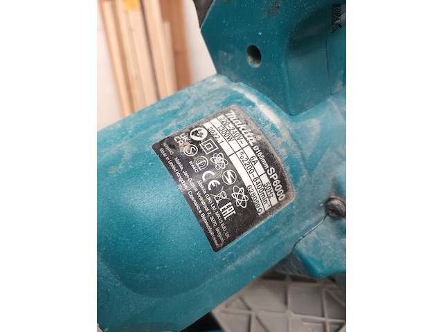 Lot 14 - invalzaag makita - afbeelding 2 van  4
