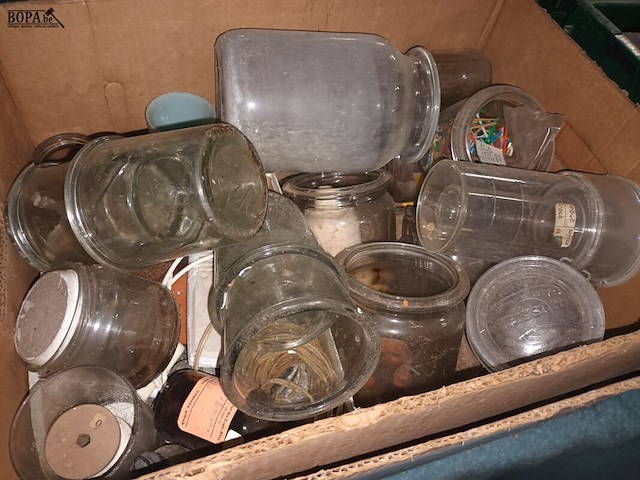 Lot 14 - keuken- en tafelgerei. 4 bakken - afbeelding 5 van  5