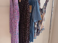 Lot 14 - kleedjes en blouses maat 36. 5 stuks