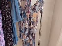 Lot 14 - kleedjes en blouses maat 36. 5 stuks - afbeelding 2 van  4