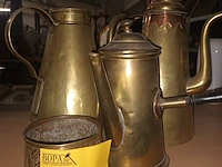 Lot 14 - koperen kannen en potje. 4 stuks