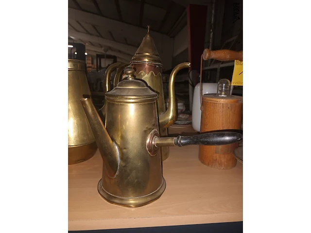Lot 14 - koperen kannen en potje. 4 stuks - afbeelding 2 van  4