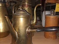 Lot 14 - koperen kannen en potje. 4 stuks - afbeelding 2 van  4