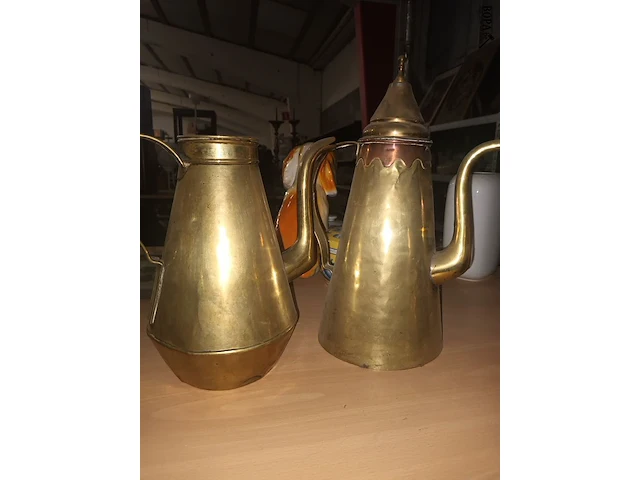 Lot 14 - koperen kannen en potje. 4 stuks - afbeelding 3 van  4