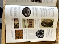 Lot 14 - lacquer an international history and collectors guide - afbeelding 5 van  5