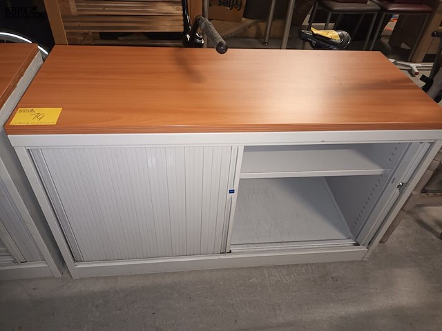 Lot 14 - lage roldeurkast mewaf - afbeelding 1 van  3